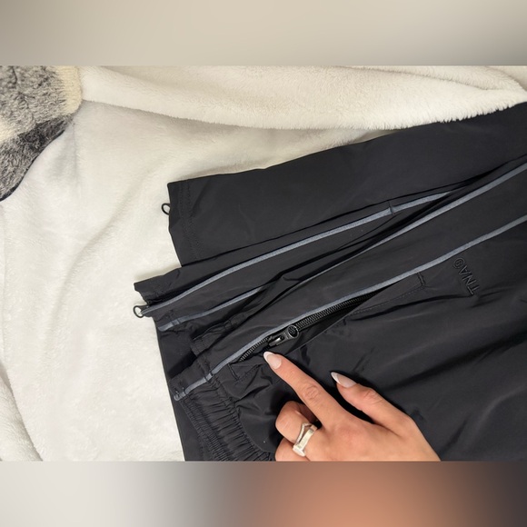 Aritzia TNA Track Pants - Picture 5 of 6